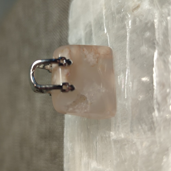 ❌SOLD❌ Flower Agate Crystal Carved Handbag - Picture 2 of 3